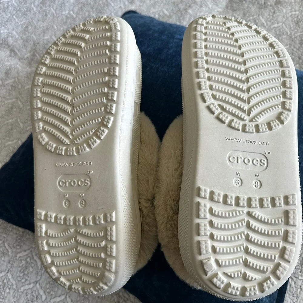CROCS Women's Cream Slippers with Faux Fur - Picture 4 of 8